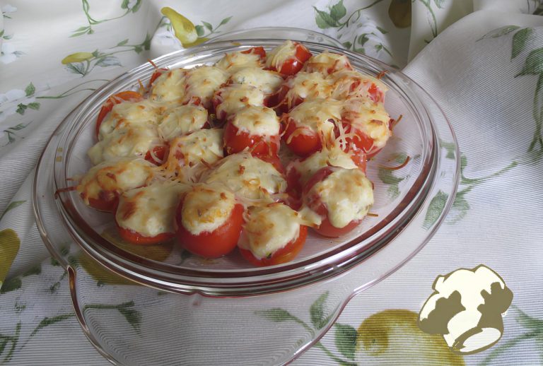 Tomates rellenos de garbanzos y queso